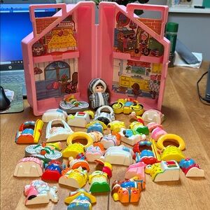 Charming Pink Dollhouse Set with Accessories